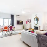 Art-inspired Modern Appartement Lagos