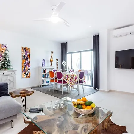 Art-inspired Modern Apartman *