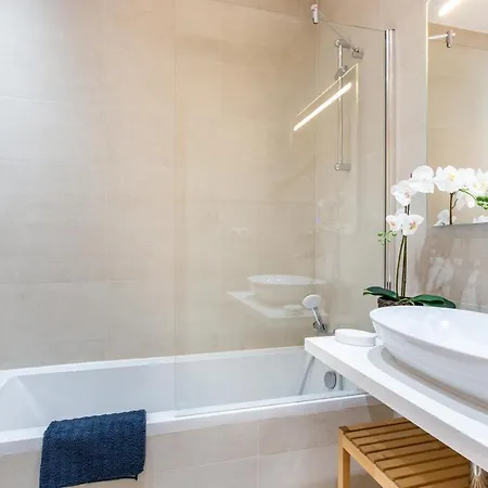 Art-inspired Modern Apartman Lagos