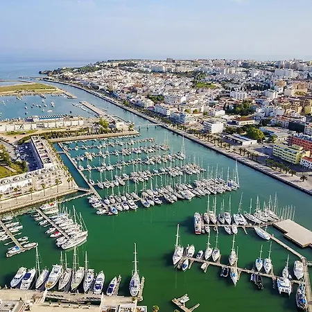 Art-inspired Modern Apartman