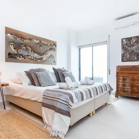 Art-inspired Modern Appartamento Lagos