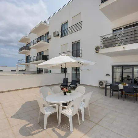 Art-inspired Modern Appartamento Lagos