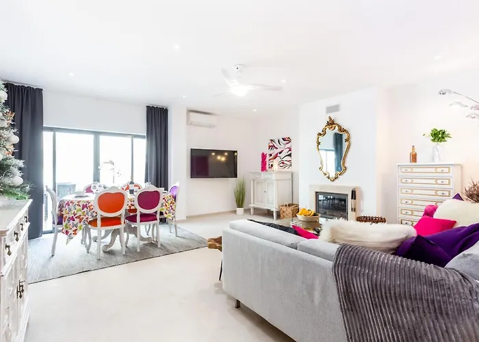 Art-inspired Modern Appartamento Lagos