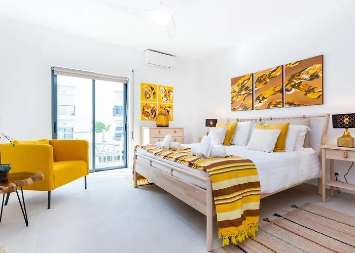 Art-inspired Modern Appartamento Lagos