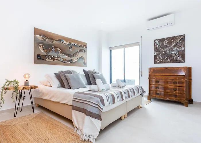 Art-inspired Modern Appartamento Lagos