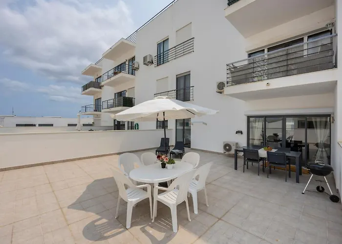 Art-inspired Modern Appartamento Lagos
